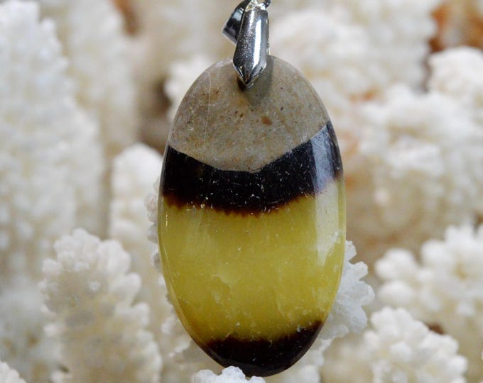 Septaria 46 carats - natural stone cabochon pendant - Madagascar / FR62