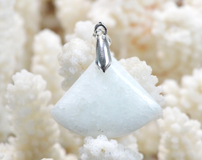 28 carat Prehnite - natural stone cabochon pendant - Italy / FM37 - RARE