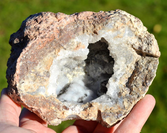 Quartz & Chalcedony Geode, 1020 grams - Gard, Occitanie, France