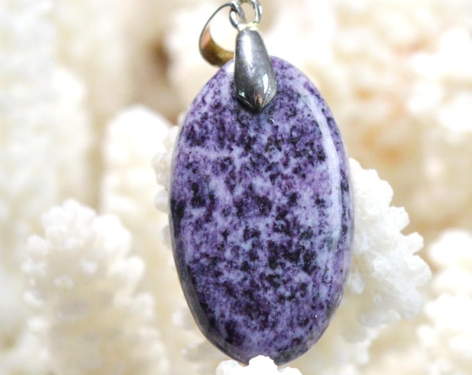 Kämmererite 29 carats - natural stone cabochon pendant - India / GA27