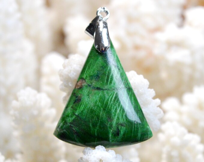 Jade Omphacite var. chrome omphacite 43 carats - natural stone cabochon pendant - Italy / FE92 - RARE