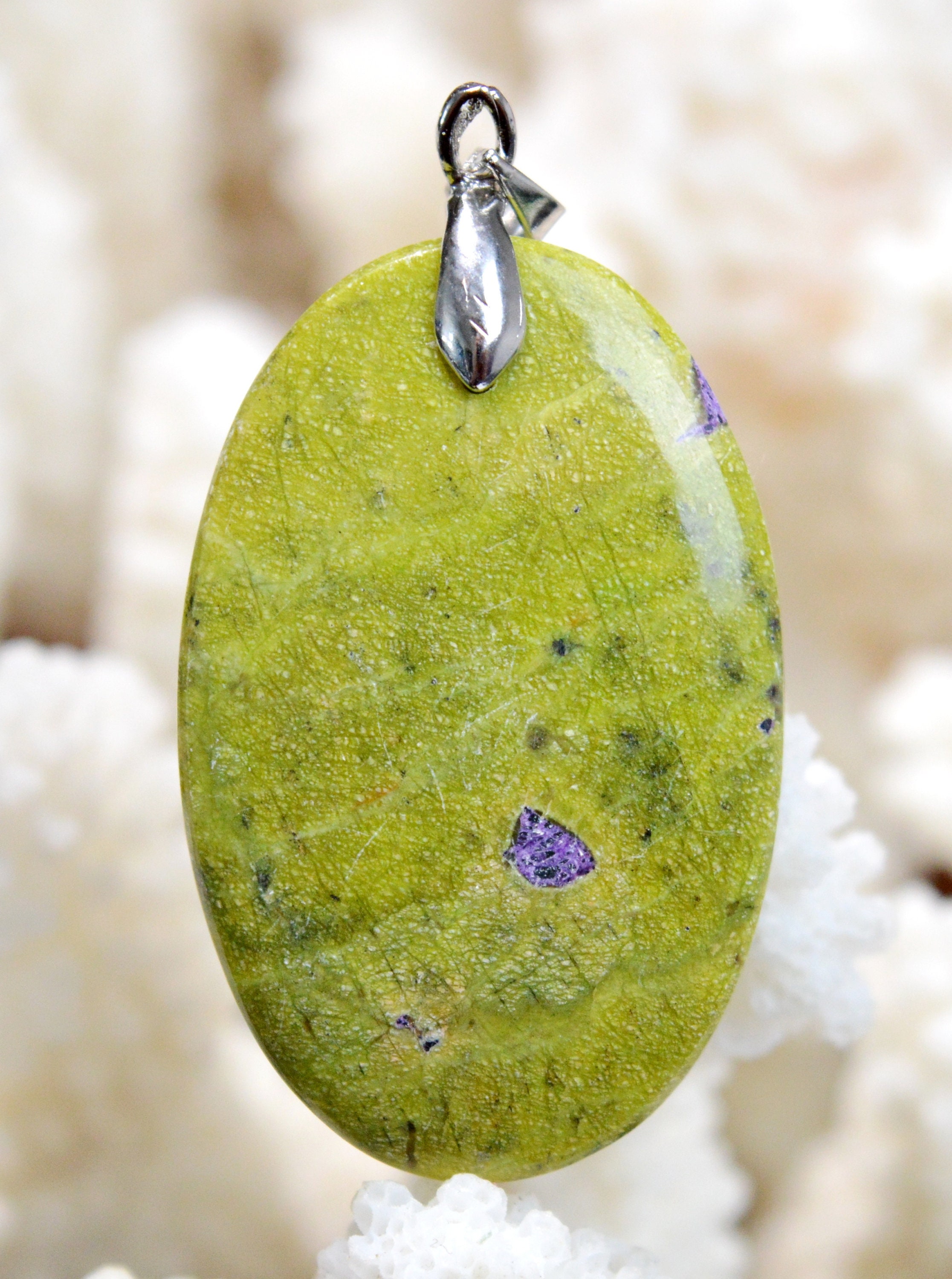 Atlantasite / Serpentine - Stichtite 45 carats - cabochon pendant ...