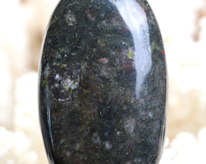 Ruby / schist 97 carats - natural stone cabochon pendant - India / AY58