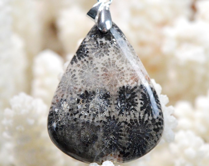 45-carat fossil coral - natural stone cabochon pendant - Indonesia /FY98