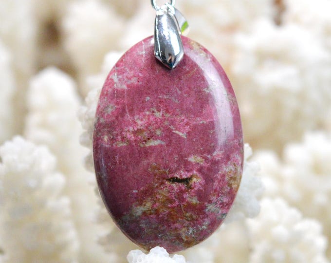 Thulite 54 carats - natural stone cabochon pendant - Norway / FT3