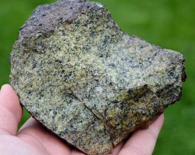 Olivine 1315 grams - La Roche Sauterre, Manzat, Riom, Puy-de-Dôme, Auvergne-Rhône-Alpes, France