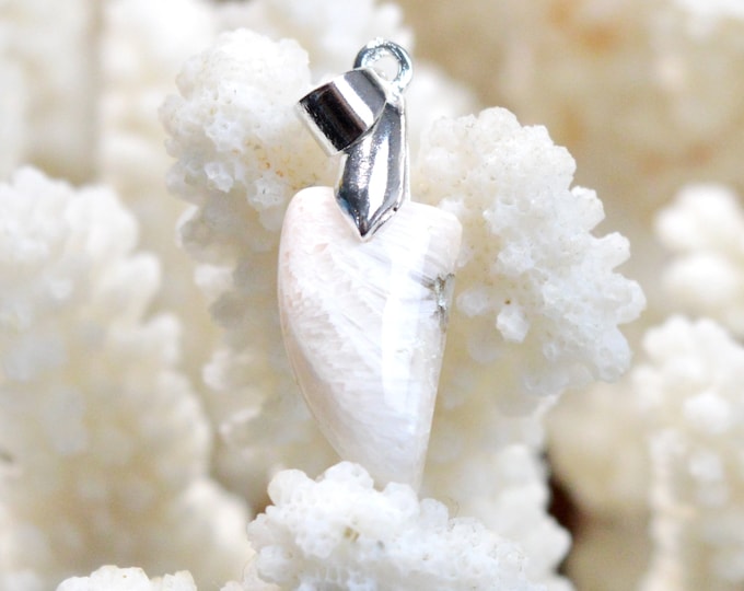 9 carat Scolecite - natural stone cabochon pendant - India / FB39