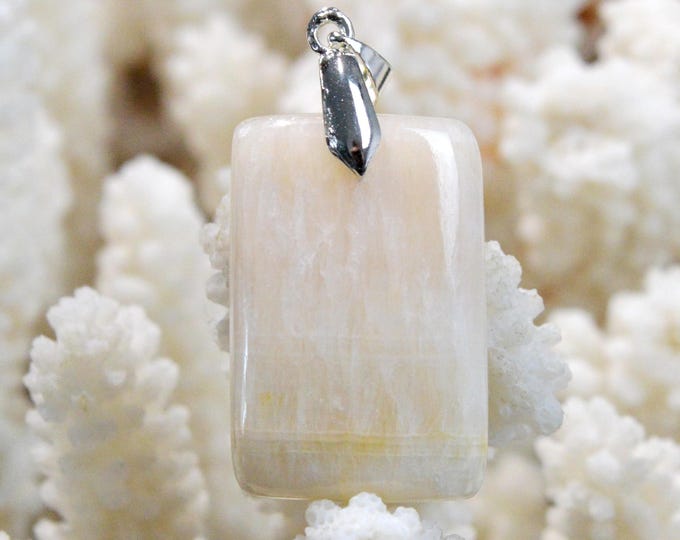 Aragonite 49 carats - natural stone cabochon pendant - Namibia / FW14