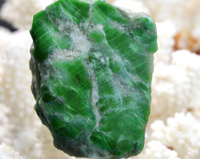 Slice - Jade Omphacite var. omphacite chrome 57 grams - Pellice Valley, Metropolitan City of Turin, Piedmont, Italy
