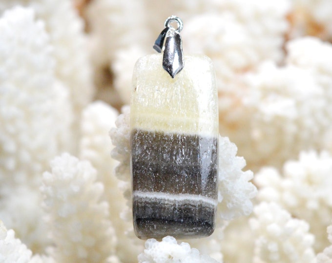 43 carat calcite - natural stone cabochon pendant - Mexico / EJ85