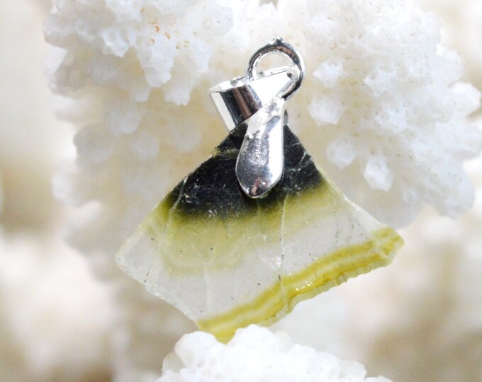 Tourmaline 4.8 carats - natural stone cabochon pendant - Pakistan // CW94