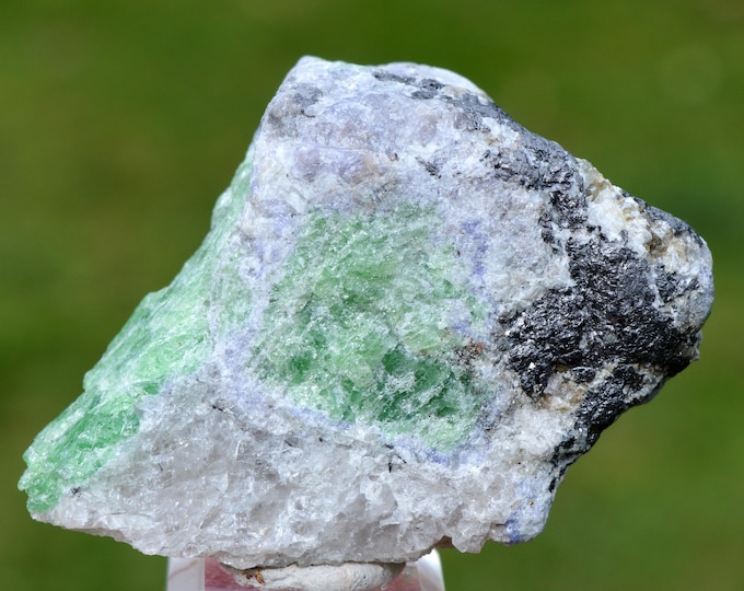 Grossular garnet var. Tsavorite & Tanzanite 164 grams - Merelani Hills, Lelatema Mountains, Simanjiro District, Manyara Region, Tanzania