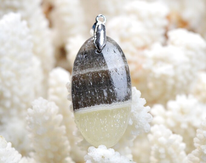 Calcite 44 carats - natural stone cabochon pendant - Mexico / EJ62