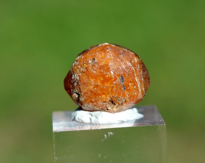 Garnet var. 24 carat spessartine - Nani Hill, Loliondo, Ngorongoro district, Arusha Region, Tanzania