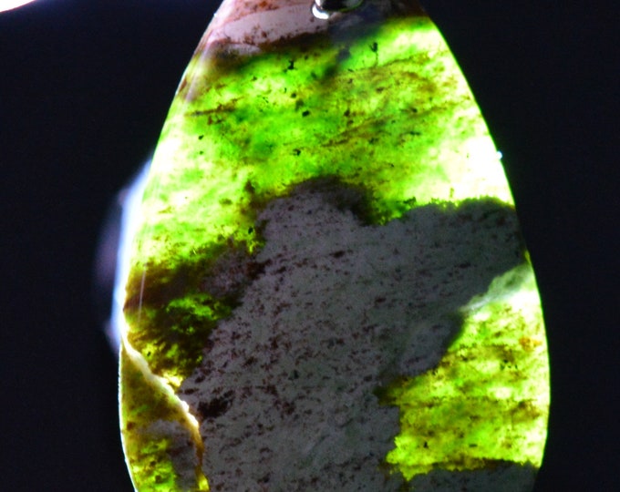 Chrome Chalcedony - 68 carats - Natural Stone Cabochon Pendant - Australia // BM67