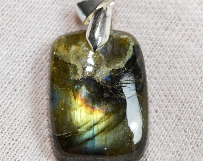 36-carat Labradorite - natural stone cabochon pendant - Madagascar / FZ22
