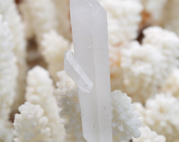 Bi-terminated quartz 12 grams - Itremo, Ambatofinandrahana, Amoron'i Mania, Madagascar