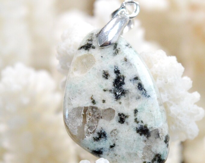 21 Carat Kiwi Jasper - Natural Gemstone Cabochon Pendant - New Zealand // DO14