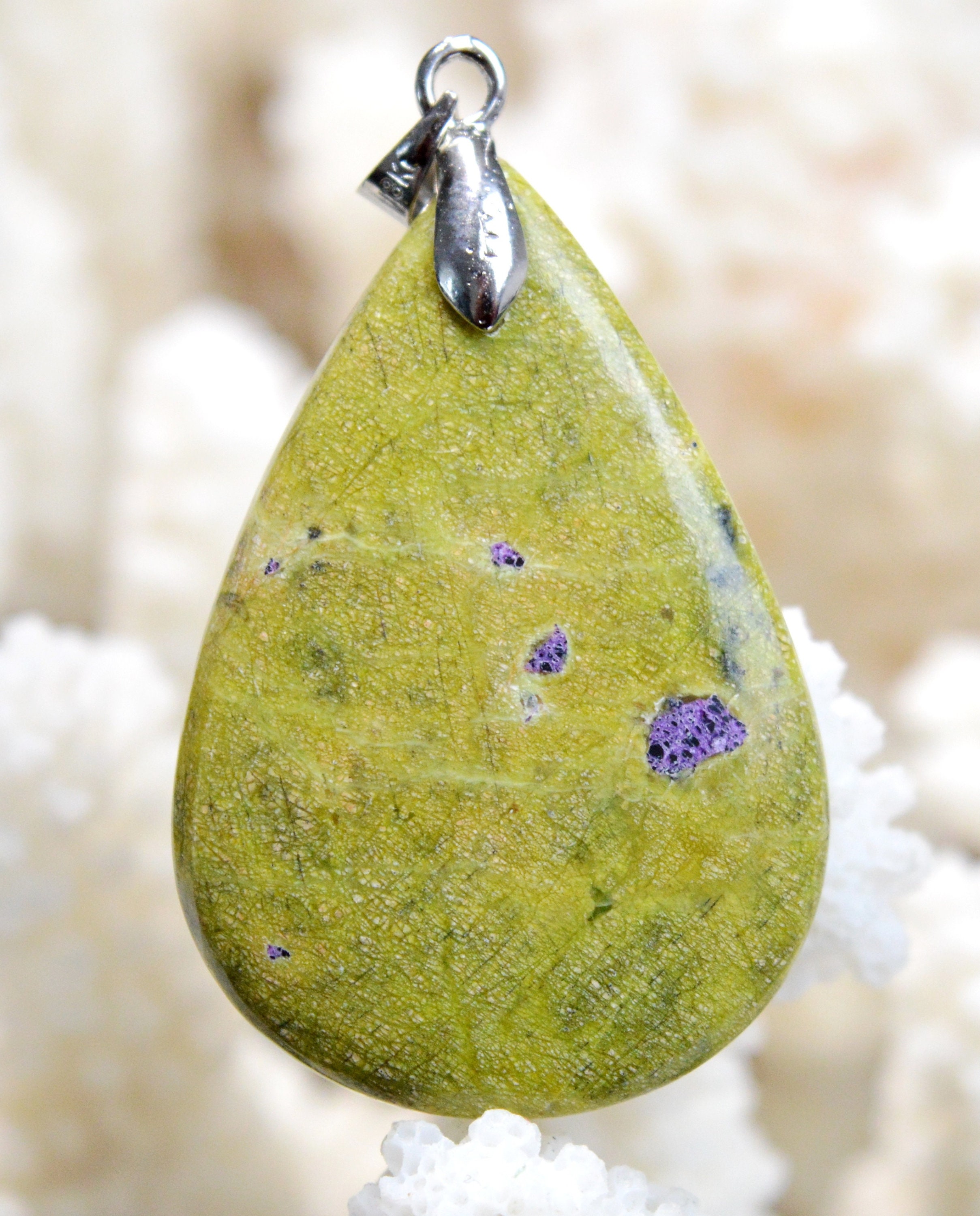 Pendentif En Stichtite Naturelle - 50 Carats - Cabochon De Tasmanie (Australie) - Neuf Avec étiquettes
