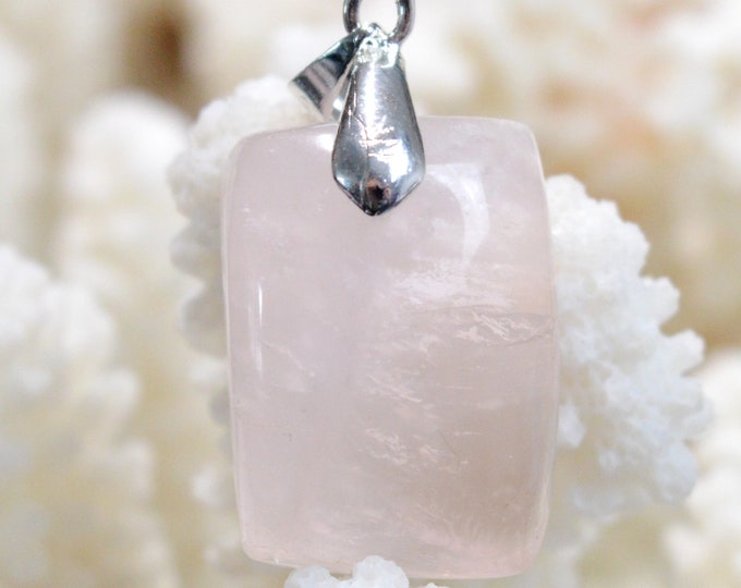 Quartz rose 42 carats - pendentif cabochon pierre naturelle - Madagascar / BT84