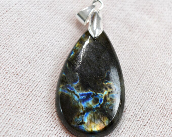 41 carat Labradorite - natural stone cabochon pendant - Madagascar / GC64