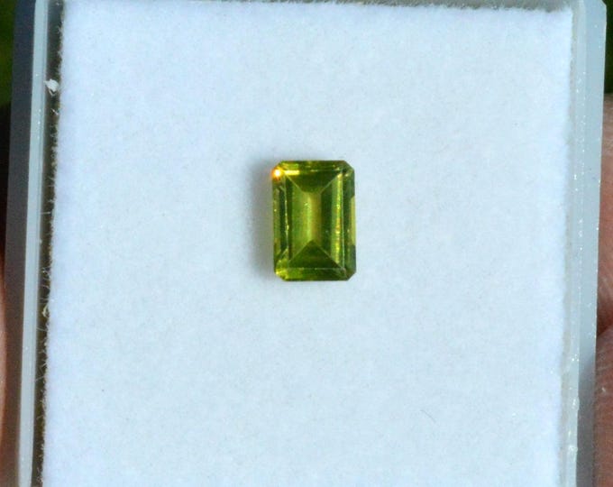 Peridot 0.70 carats - Pakistan