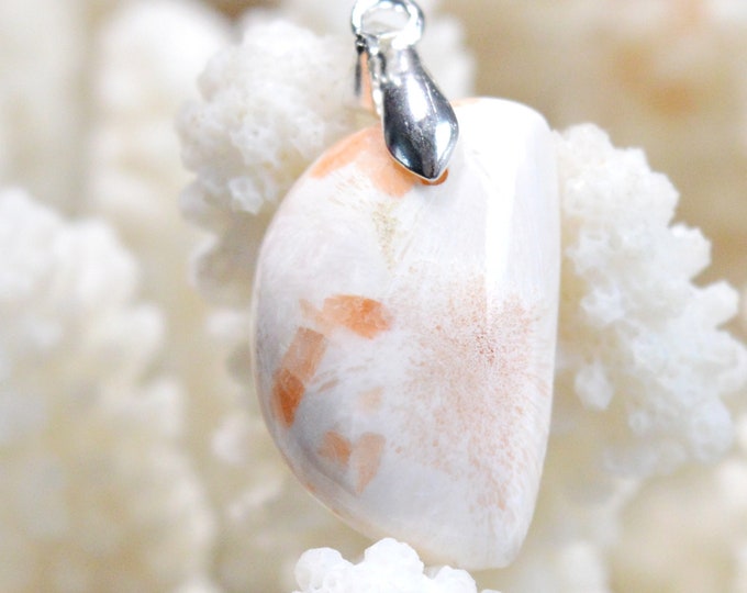 Orange Scolecite - 15 carats - natural stone cabochon pendant - India / CZ73