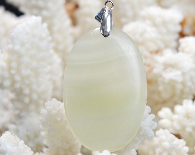 60 carat green onyx - natural stone cabochon pendant - Pakistan // DN39