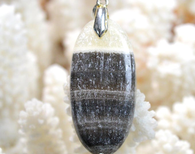 51 carat calcite - natural stone cabochon pendant - Mexico / GA80