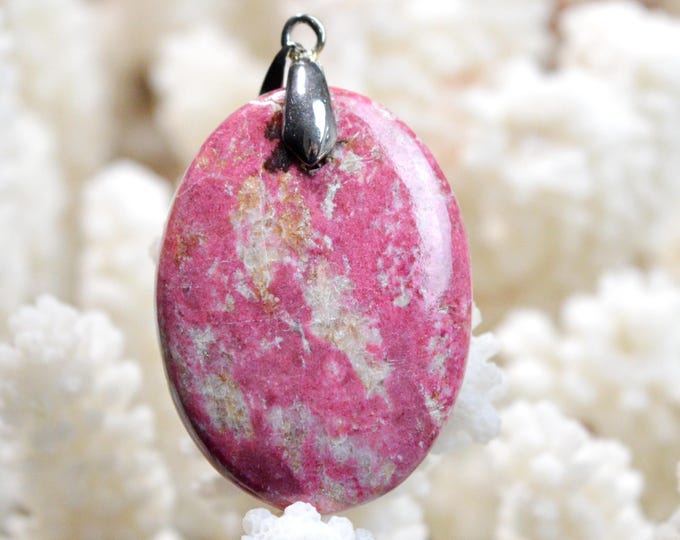 Thulite 47 carats - natural stone cabochon pendant - Norway / FQ6