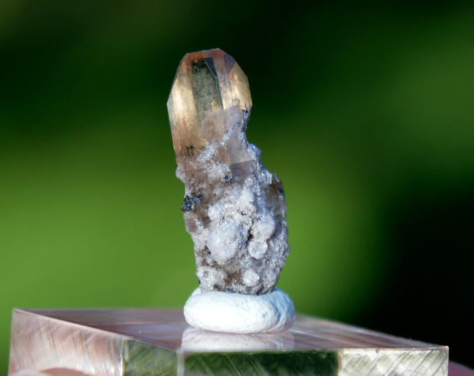 Topaz 0.8 grams - Topaz Mountain, Thomas Range, Juab County, Utah, USA