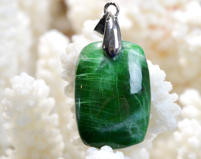 Jade Omphacite var. chrome omphacite 33 carats - natural stone cabochon pendant - Italy / FE98 - RARE