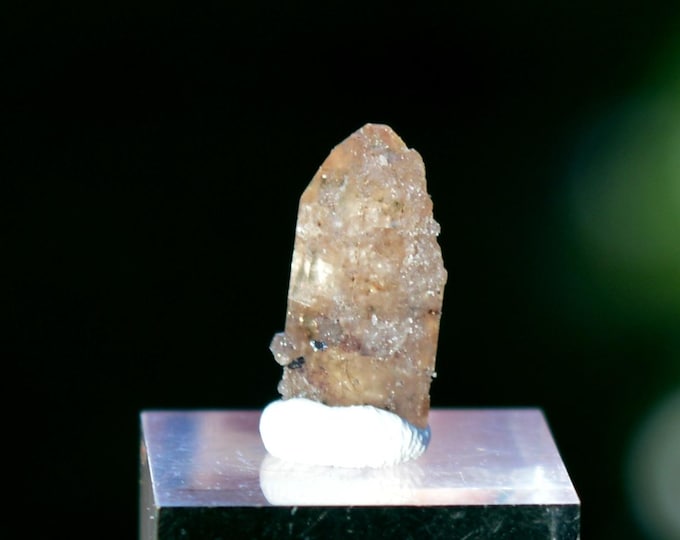 Topaz 0.8 grams - Topaz Mountain, Thomas Range, Juab County, Utah, USA