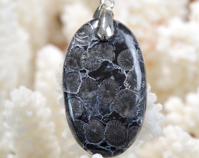 47-carat fossil coral - natural stone cabochon pendant - Indonesia /GC2