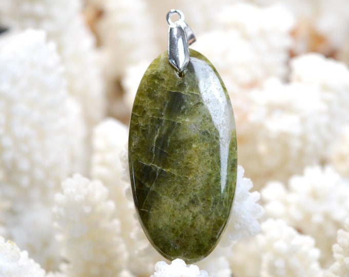 Vesuvianite 57 carats - natural stone cabochon pendant - Canada / EJ97