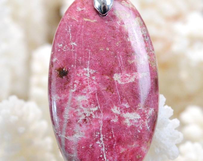 Thulite 54 carats - natural stone cabochon pendant - Norway // CE35