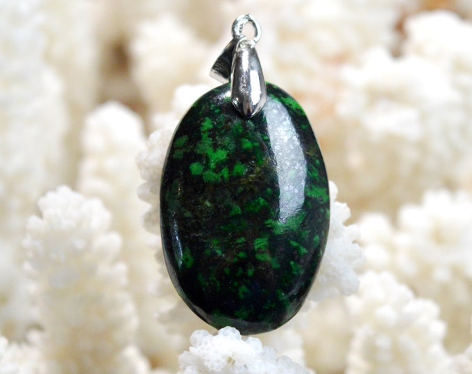 44 carat Omphacite Jade - natural stone cabochon pendant - Italy / FF57 - RARE