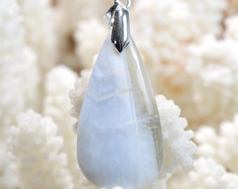 31-carat Owyhee Opal - natural stone cabochon pendant - USA / FP18