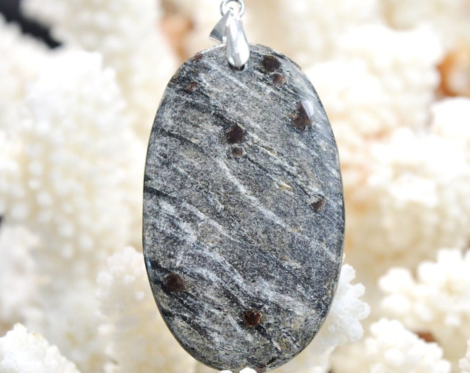 Grenat almandin & Mica schiste 60 carats - pendentif cabochon pierre naturelle - Scotland, UK // DL80