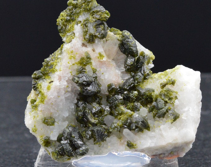 Epidote sur Quartz 33,4 gr - EPIDOT on QUARTZ lustrous crystals cluster - Maroc