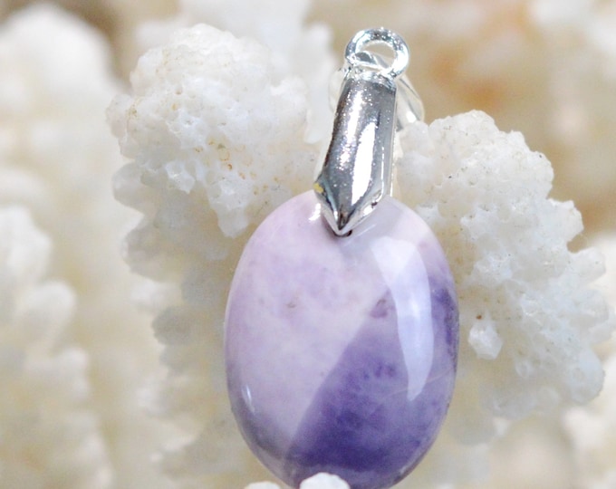 Bertrandite / Tiffany Stone 10 carat - natural stone cabochon pendant - USA / EV34