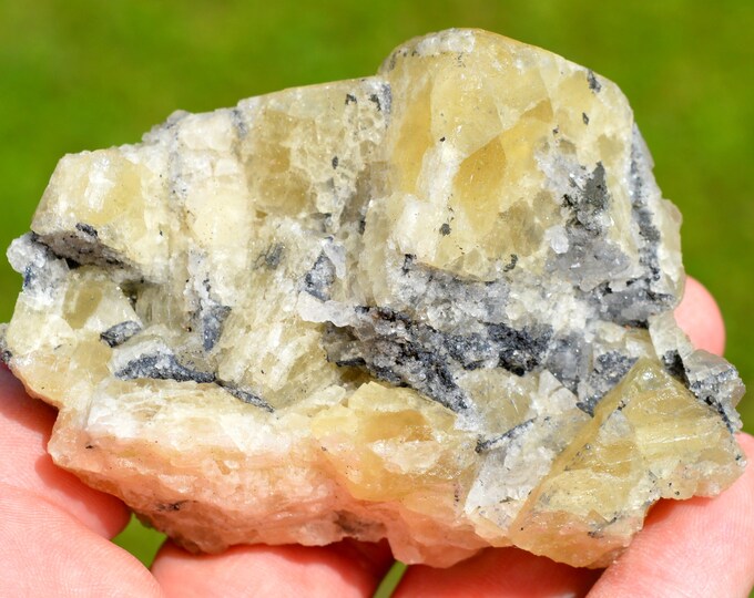 Fluorite 224 grams - Peyrebrune, Montredon-Labessonnié, Castres, Tarn, Occitanie, France