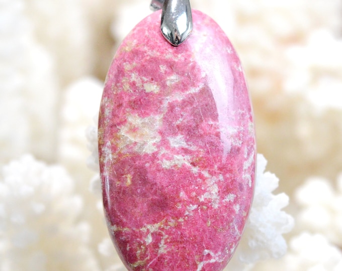 Thulite 52 carats - natural stone cabochon pendant - Norway // BQ33