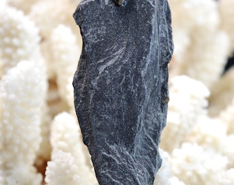 149 carat blue slate - natural stone pendant - Nozay, France // CN10