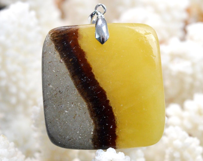 Septaria 111 carats - natural stone cabochon pendant - Madagascar // DG67