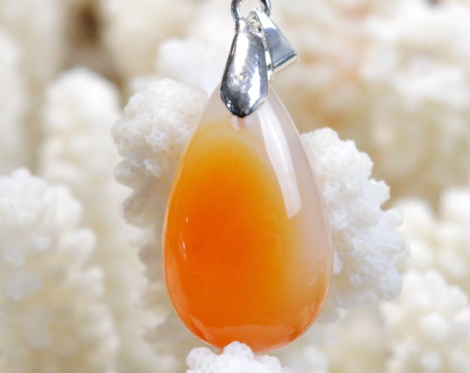 33 carat carnelian - natural stone cabochon pendant - Madagascar // DB81