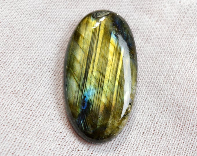 Labradorite 53 carats - natural stone cabochon - Madagascar / FJ52