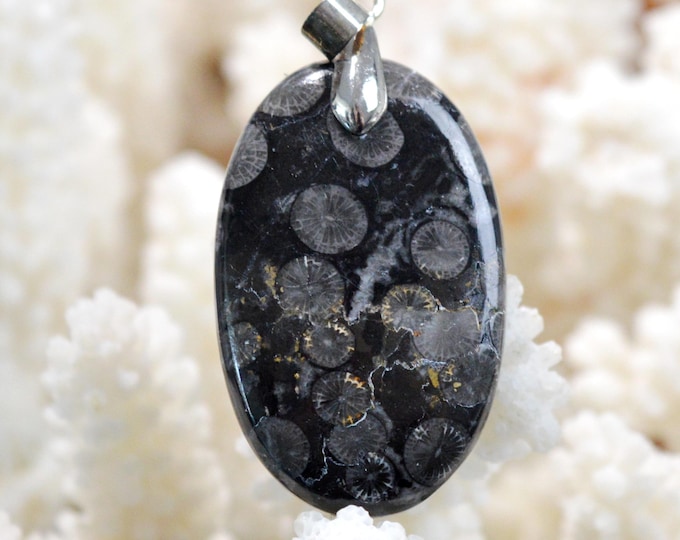 44-carat fossil coral - natural stone cabochon pendant - Indonesia /GC1