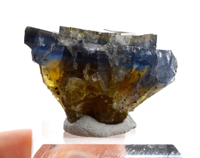 Fluorite 40 grams - Valzergues, Villefranche-de-Rouergue, Aveyron, Occitanie, France