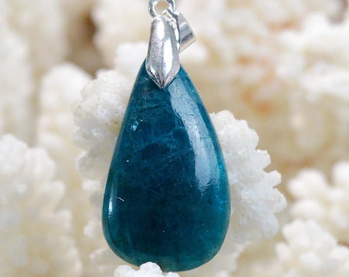 Apatite 27 carats - pendentif cabochon pierre naturelle - Madagascar / EU16
